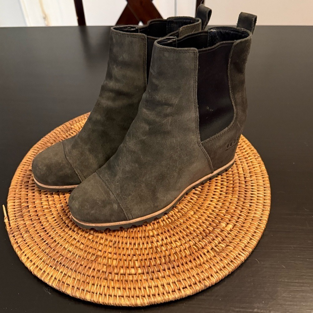 UGG Wedge boot size 11‎ women's waterproof